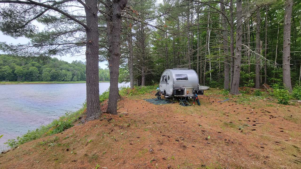 Flashing Moose River Camping