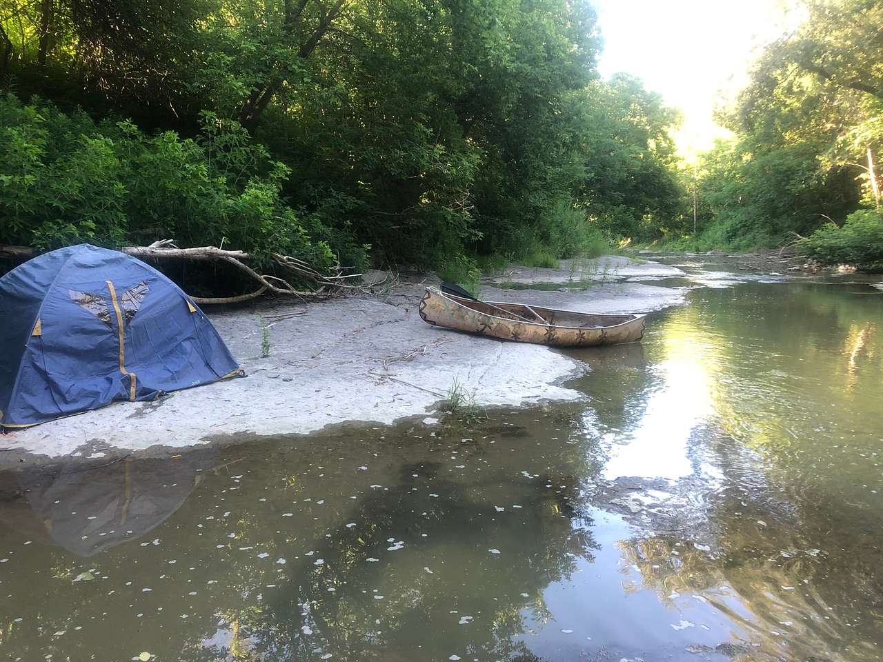 La Nation Bedrock! For campers looking for a Unique camping  experience, open your tent and touch the water, thats how close you will be camping to the rivers edges 

Let us know if you want to camp right at the waters BedROCK this spot is for campers with good sleeping gear like sub padding, this spot is not listed, but available on demand under La Nation BedRoCK dispersed, ill reserve it for you just message us for this one of a kind site can fit somewhere of 3 medium 3-4 men tents no bigger 🏕️🔥🌲