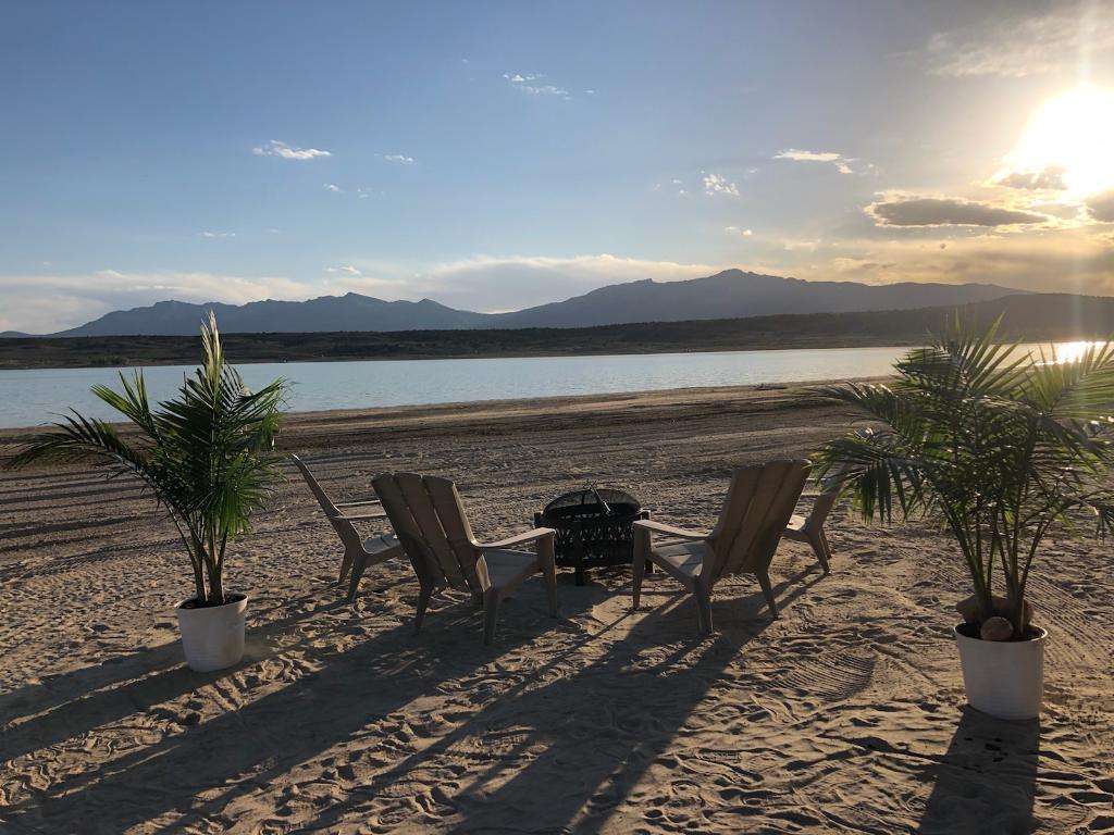 Set up right on the waters edge!