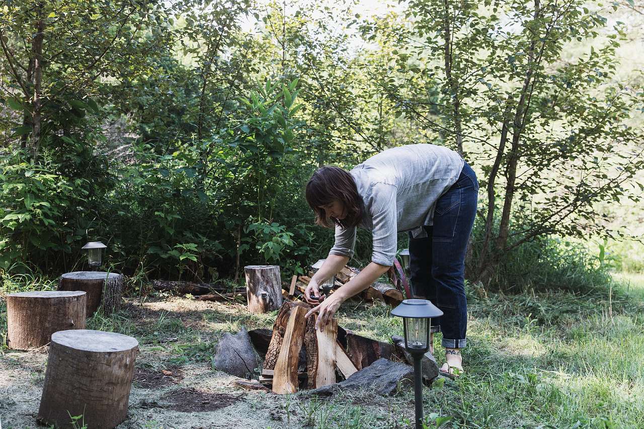 The host left a bit of wood for us to make a fire! 