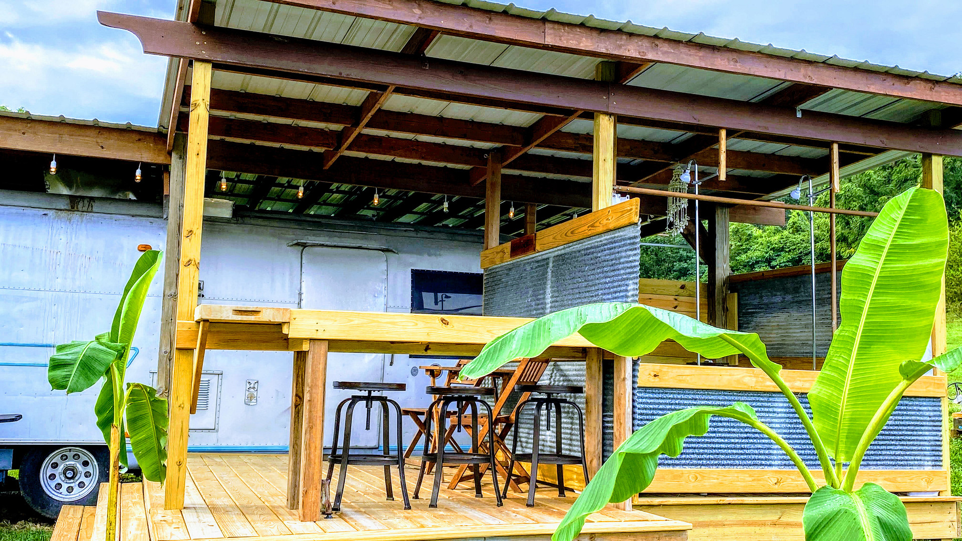 Private Deck and Dual Tubs
