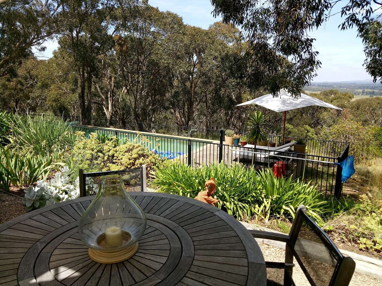 Macedon Ranges Glamping with kangas