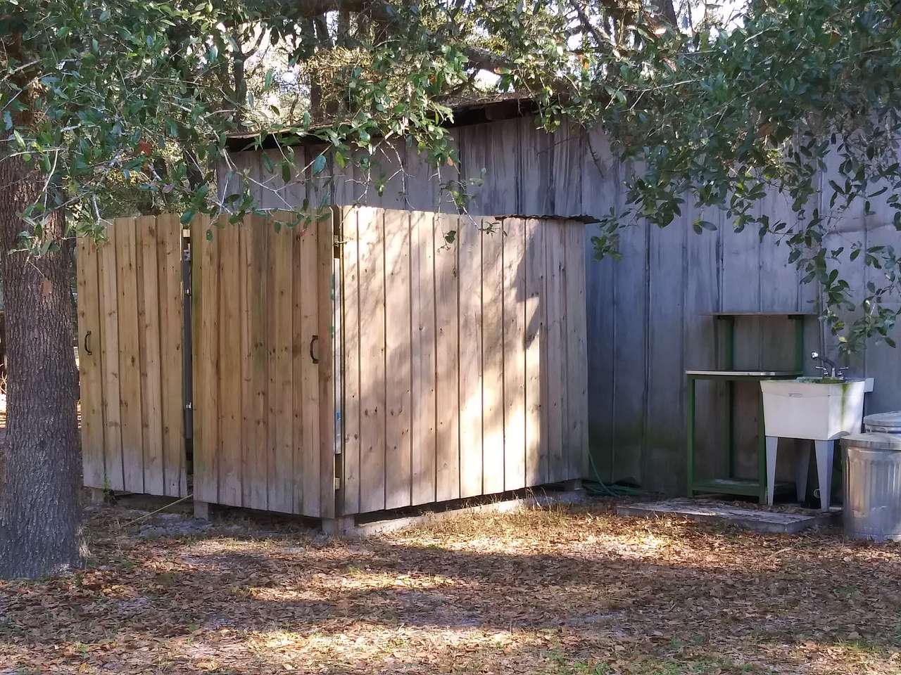 Two private outdoor showers.
