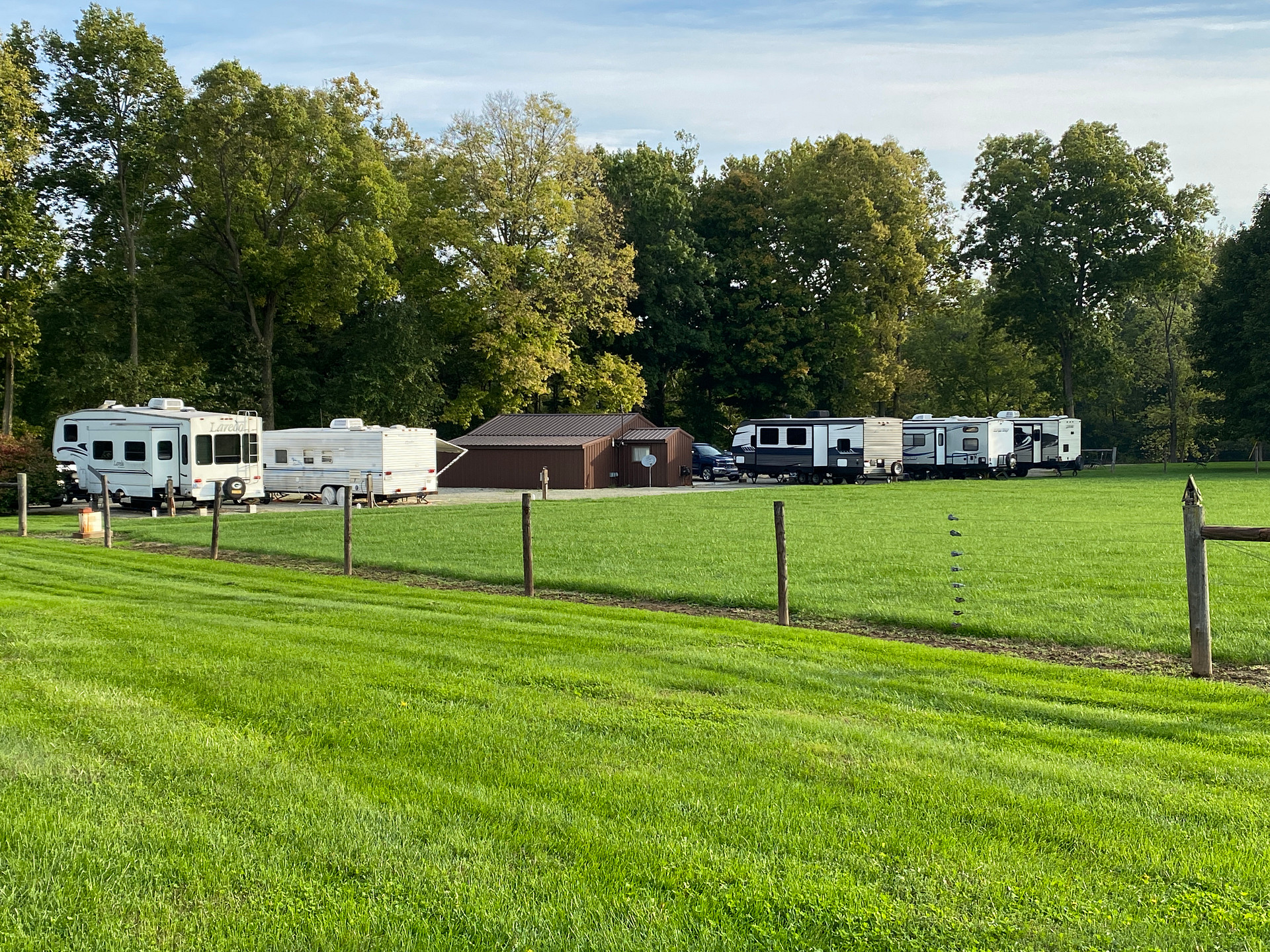 Five full hook ups with Camp Shack in Middle