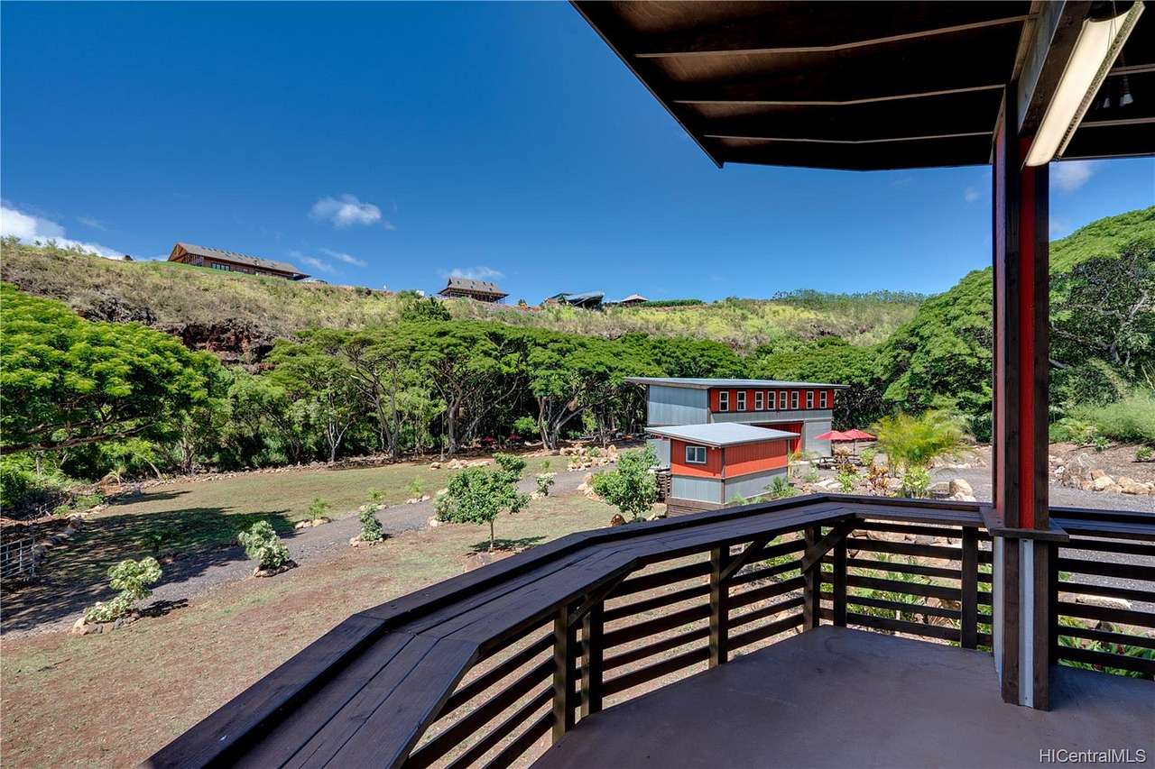 Holomua Farms
