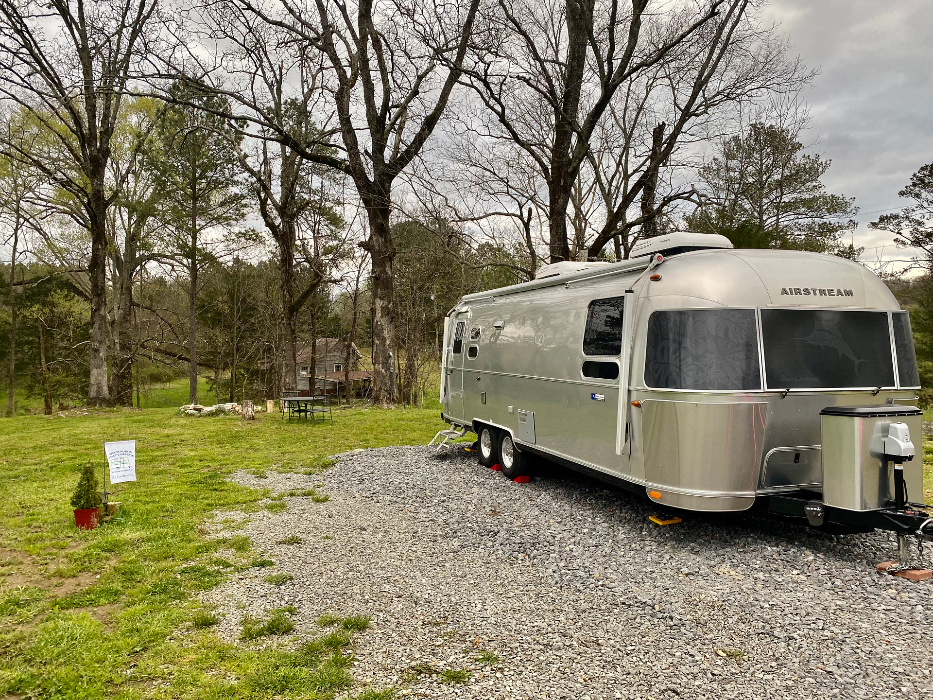 Shackalakin What's Crakin RV Park