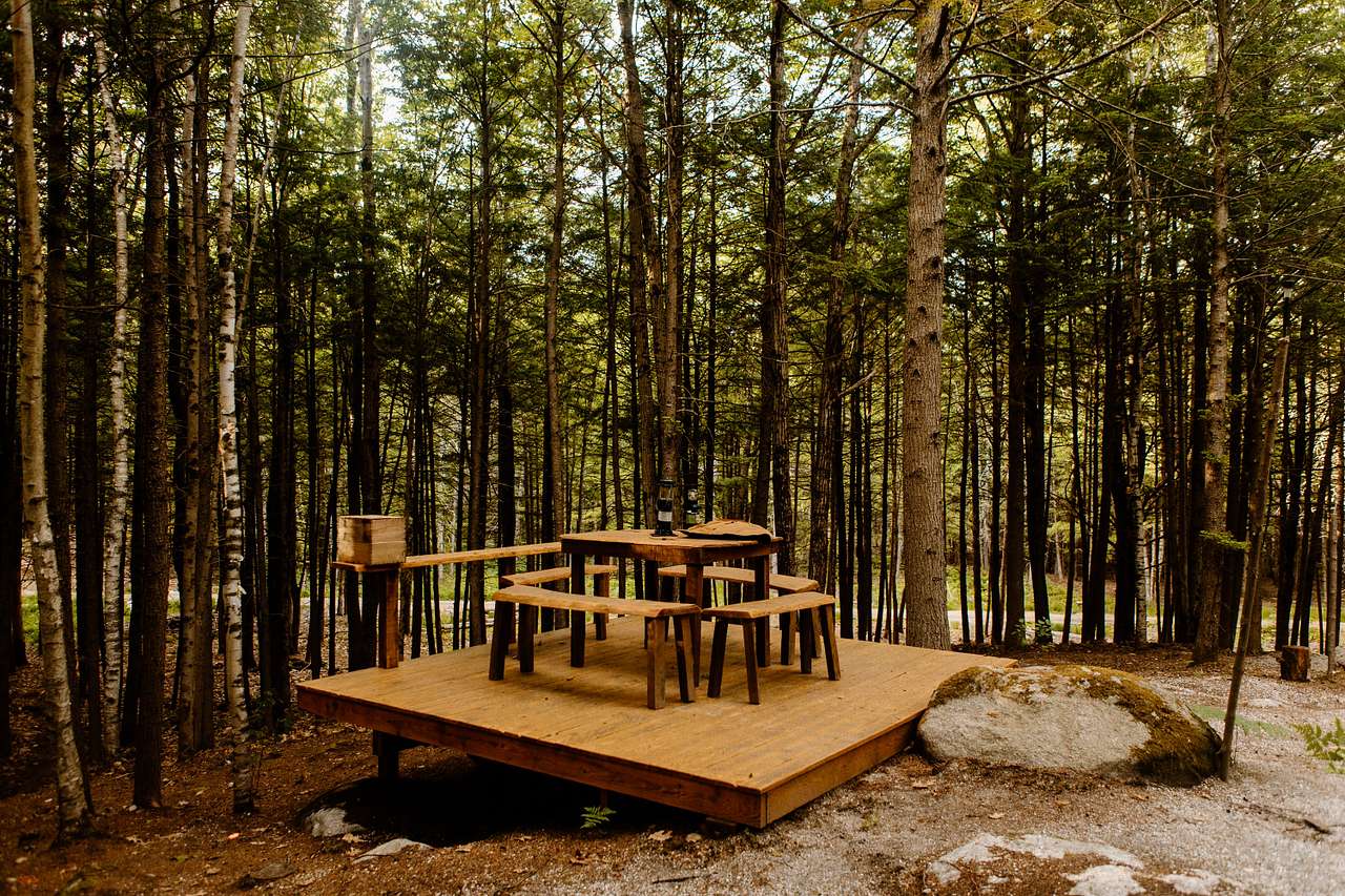 table and platform 