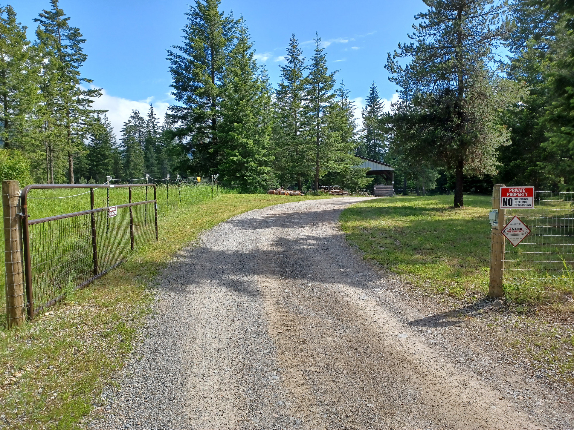 Driveway entrance 
Picture 3