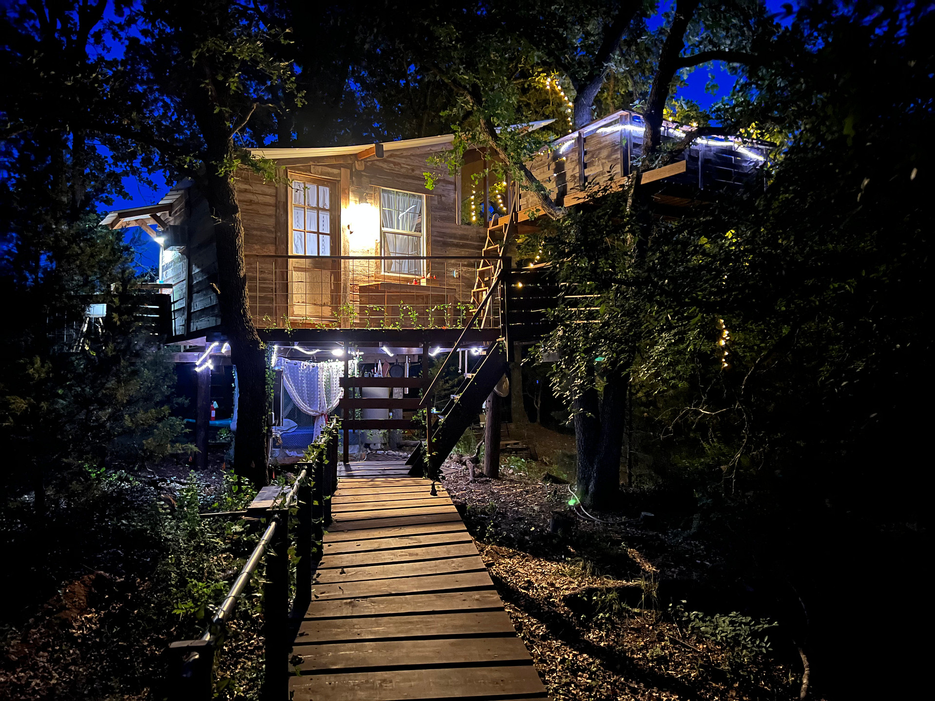 Robins Nest AReal Treehouse w/ac