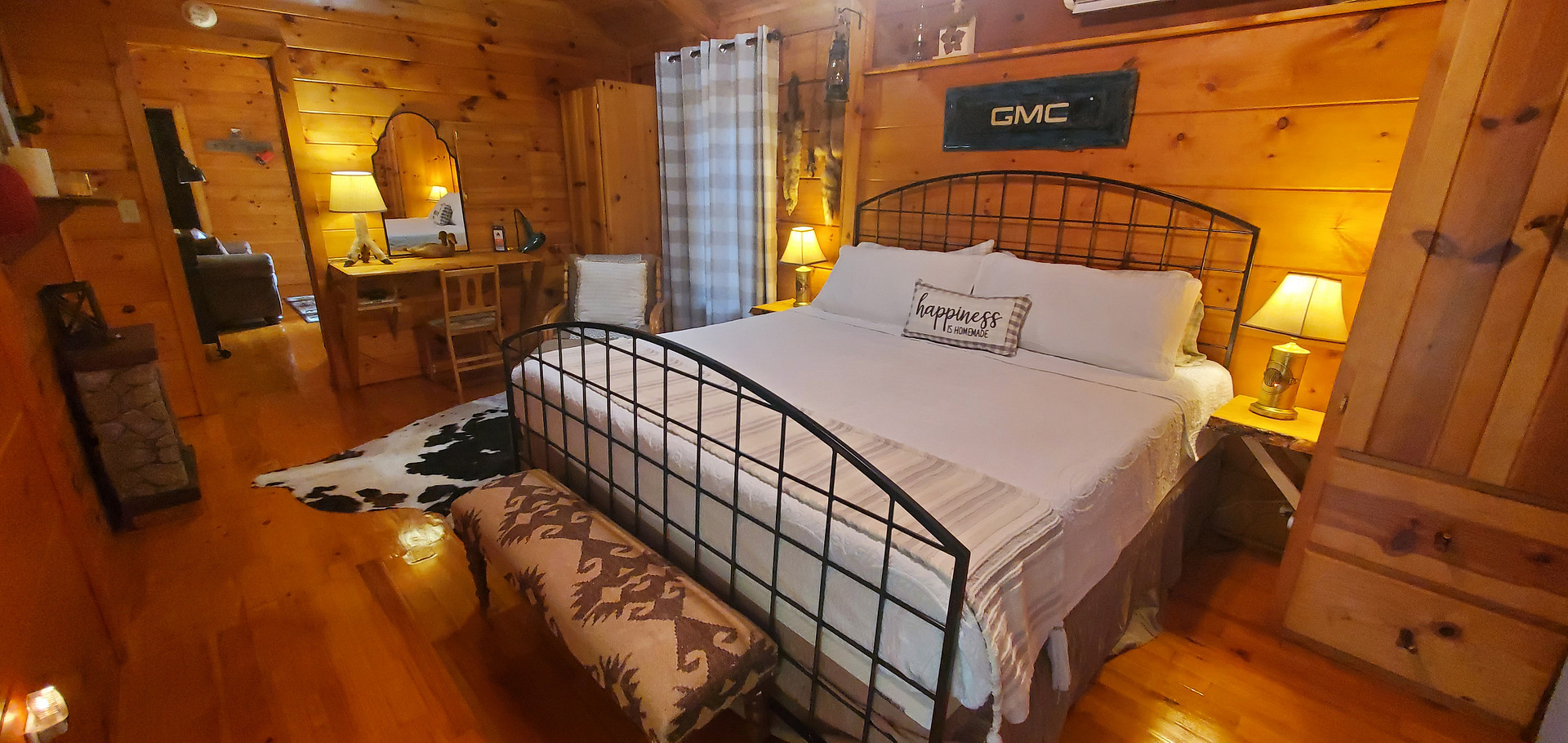 Gunsmoke Cabin Private/ Fenced Yard
