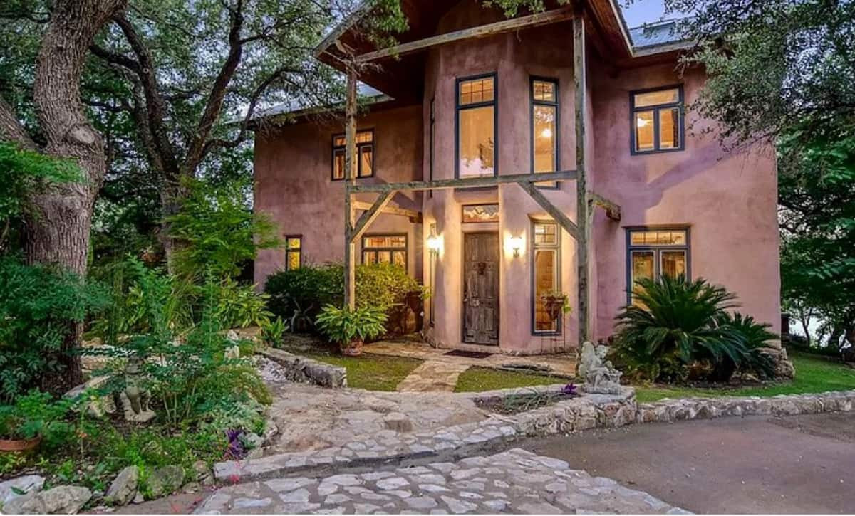Magical Lakefront Retreat Property