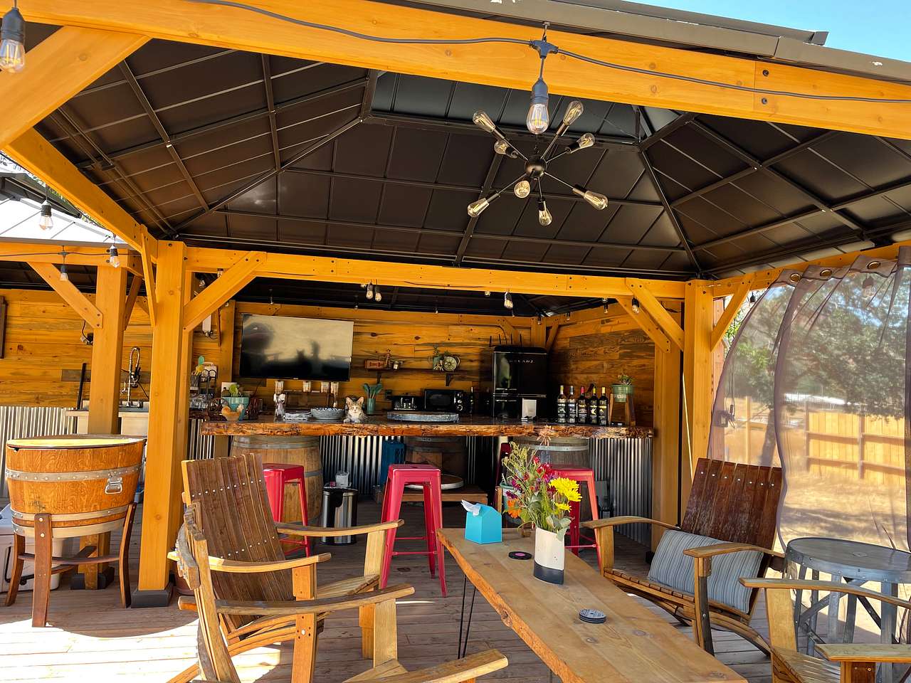 Shared sitting, bar, and kitchenette