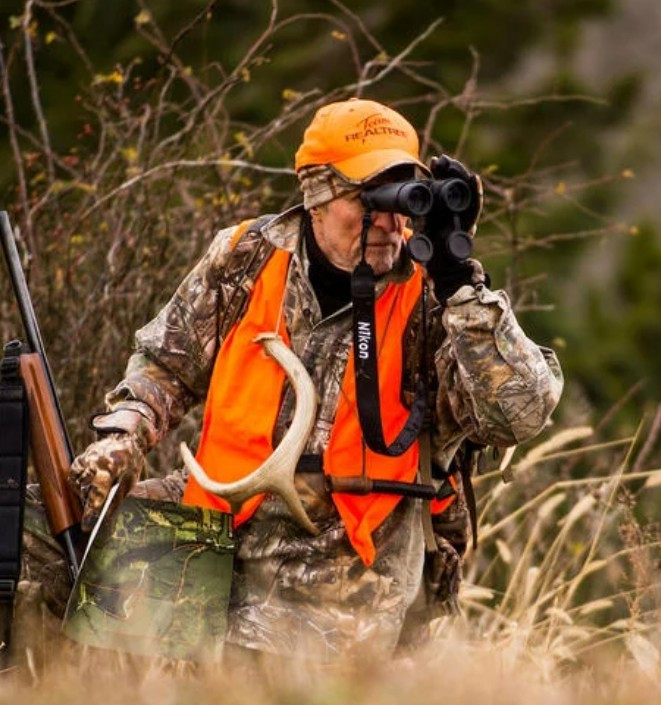 Our multiple sites are ideal for deer hunters (deer hunting), whether individual or groups . . .

