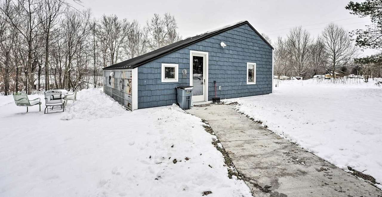 820 sqft 3bdrm/1 bath cottage