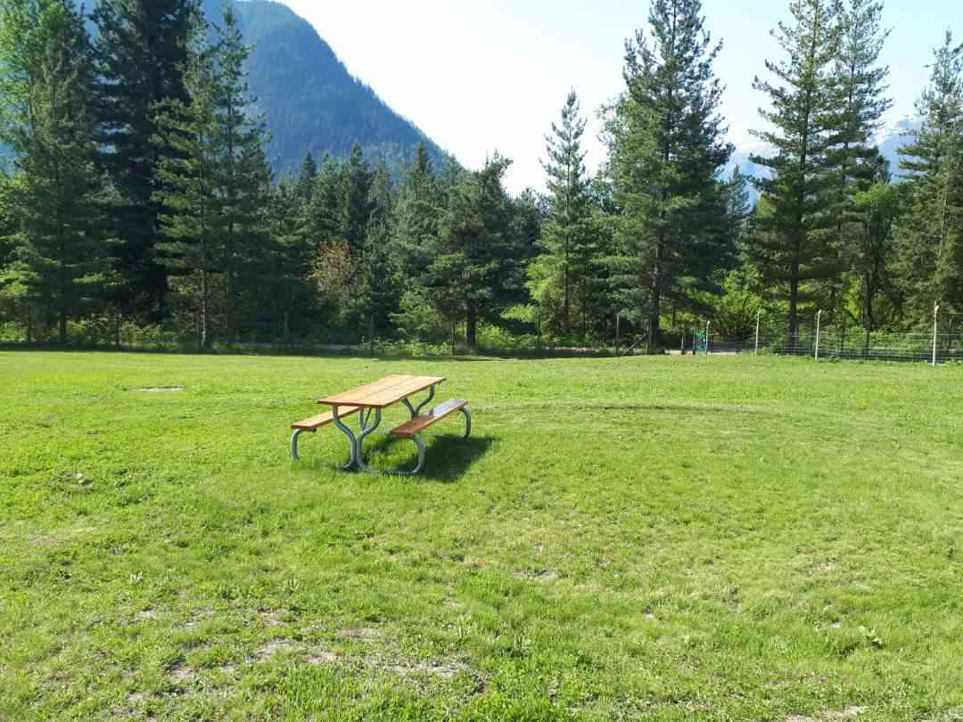 Kootenay Born retreat by Arrow lake