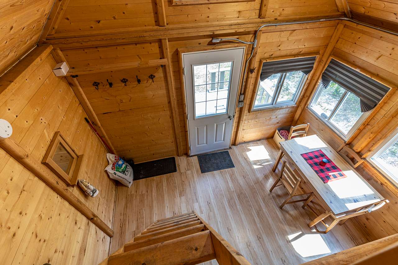 Cozy log cabin