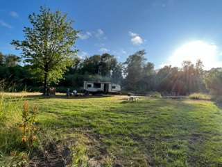 lots of room for campers or trailers