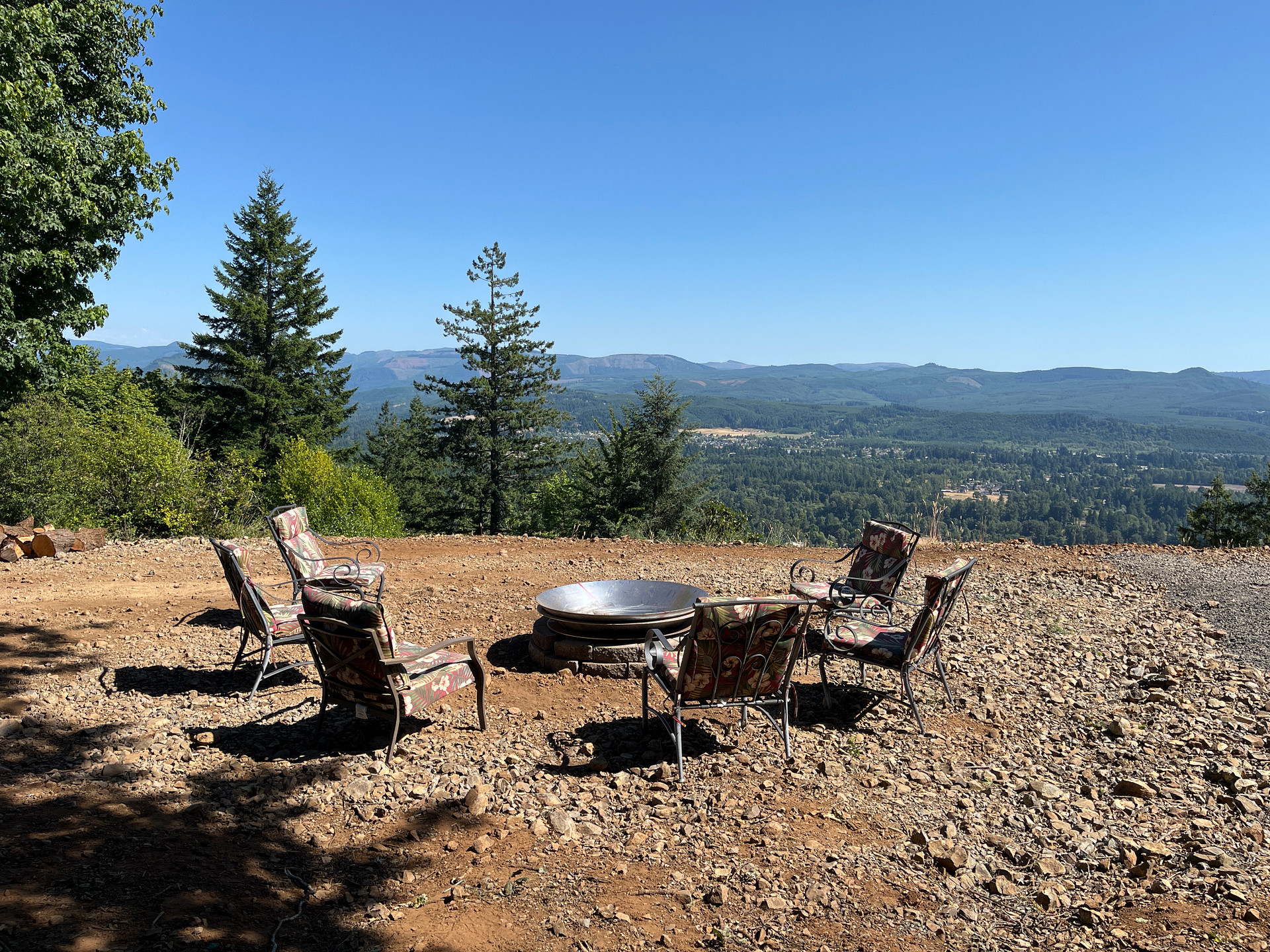 Fire pit with wood provided (depending on local conditions fires may not be allowed)