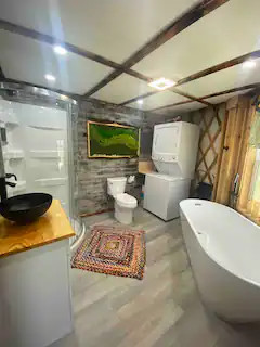 Mother Earth, hot tub, pet friendly