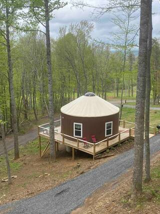 Mother Earth, hot tub, pet friendly