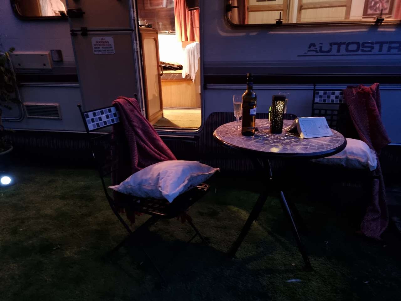 Enjoy your evening meal outside and an evening drink.