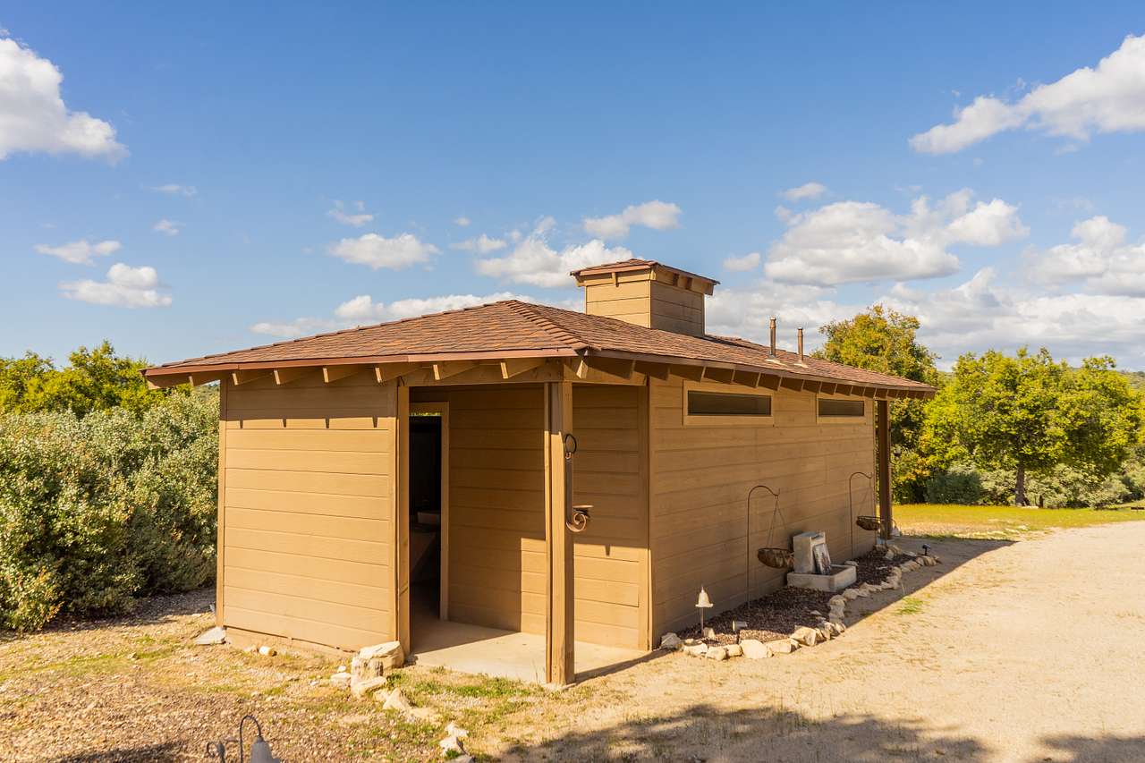 Bathroom building with flushing toilets!