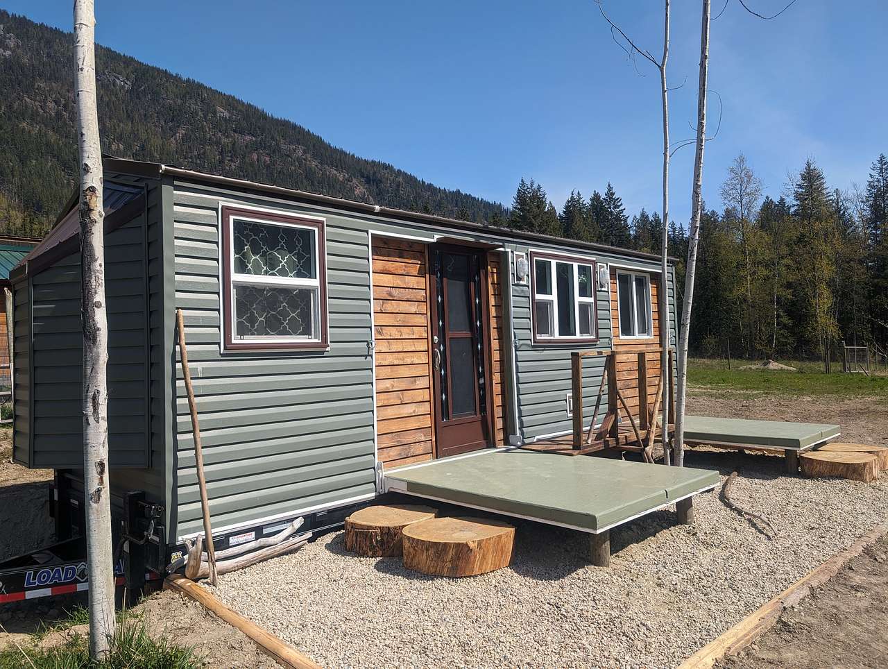 Kootenay Born retreat by Arrow lake