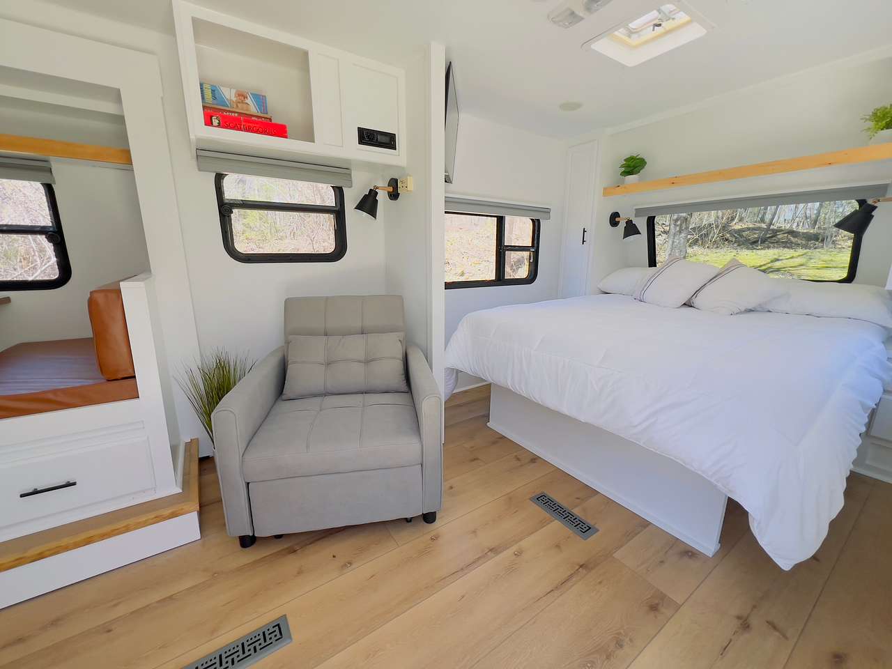 Private Cozy Camper Near Beaches