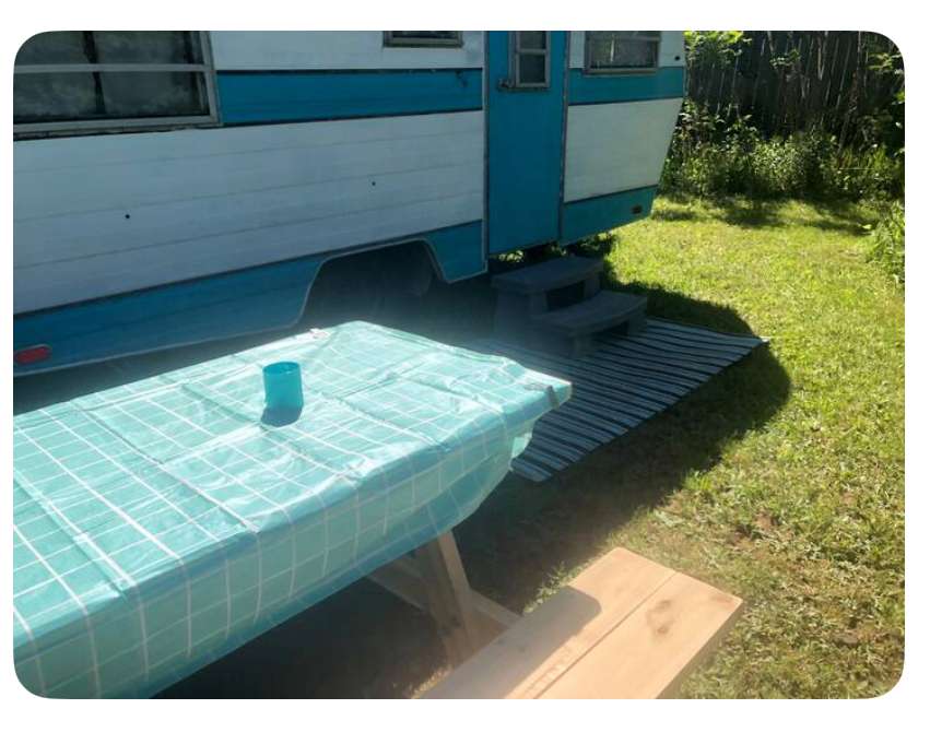 Vintage Camper /Firepit/Apple Trees