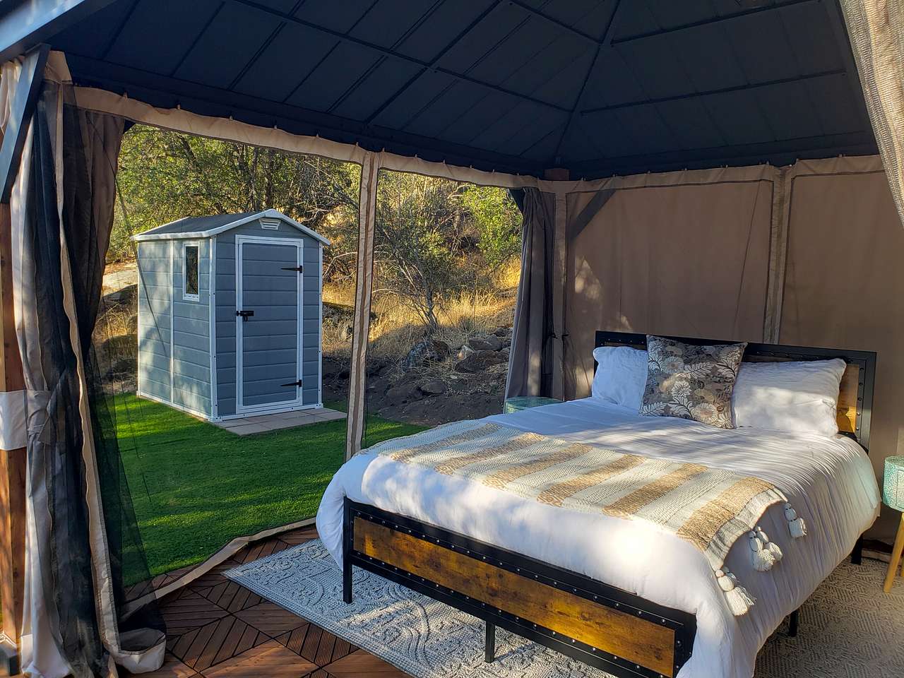 cushy yet supportive queen size bed.