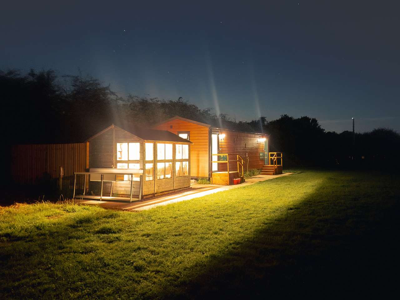 The site has great facilities on site with hot water, flushing toilets and showers.