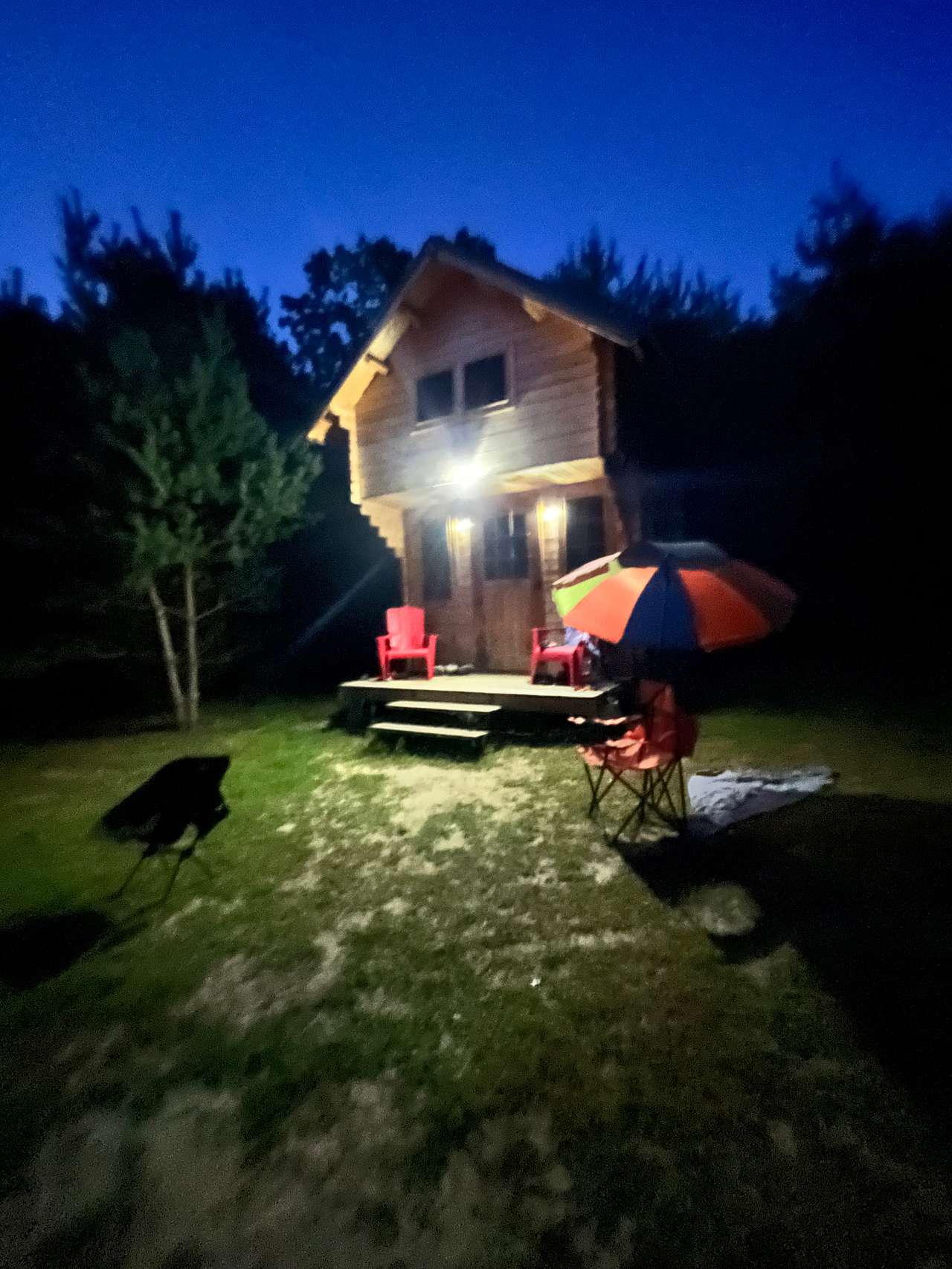 Cozy Woodland Bunkie-Outdoor Shower