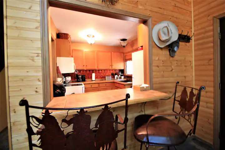 Cabin for 6 • Sequoia Forest