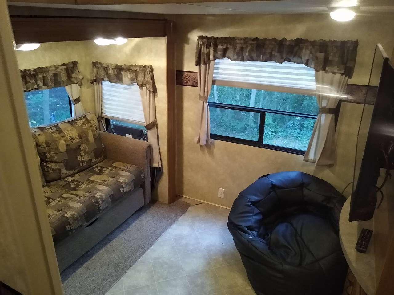 Camper On 11 Acres