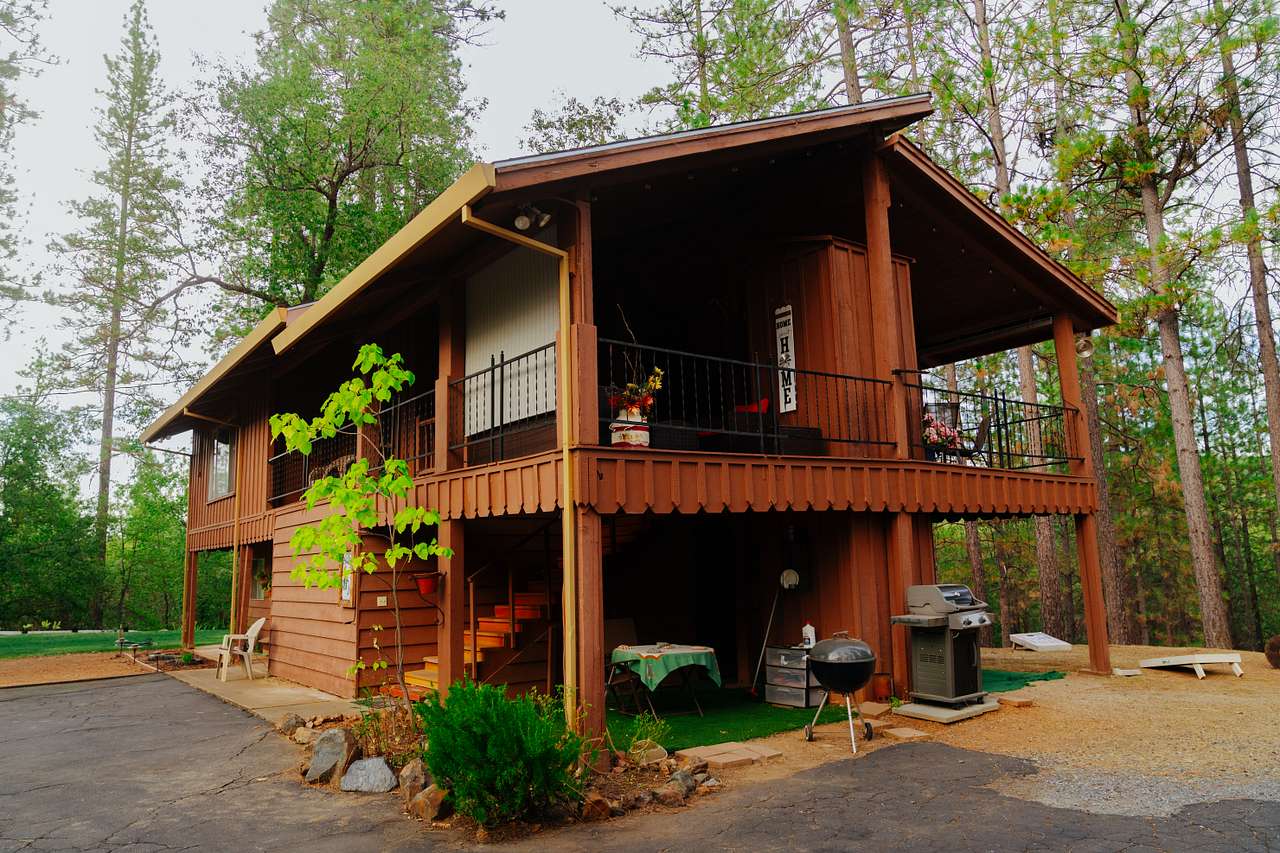 Pine Ridge Campground with lodge