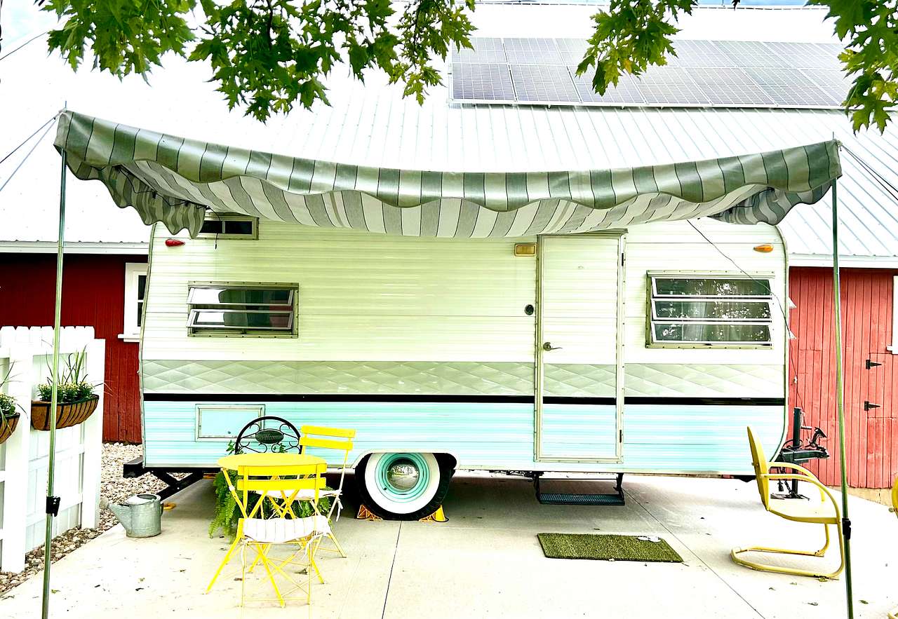 Welcome to Betty! Our darling 68' Comet camper ❤