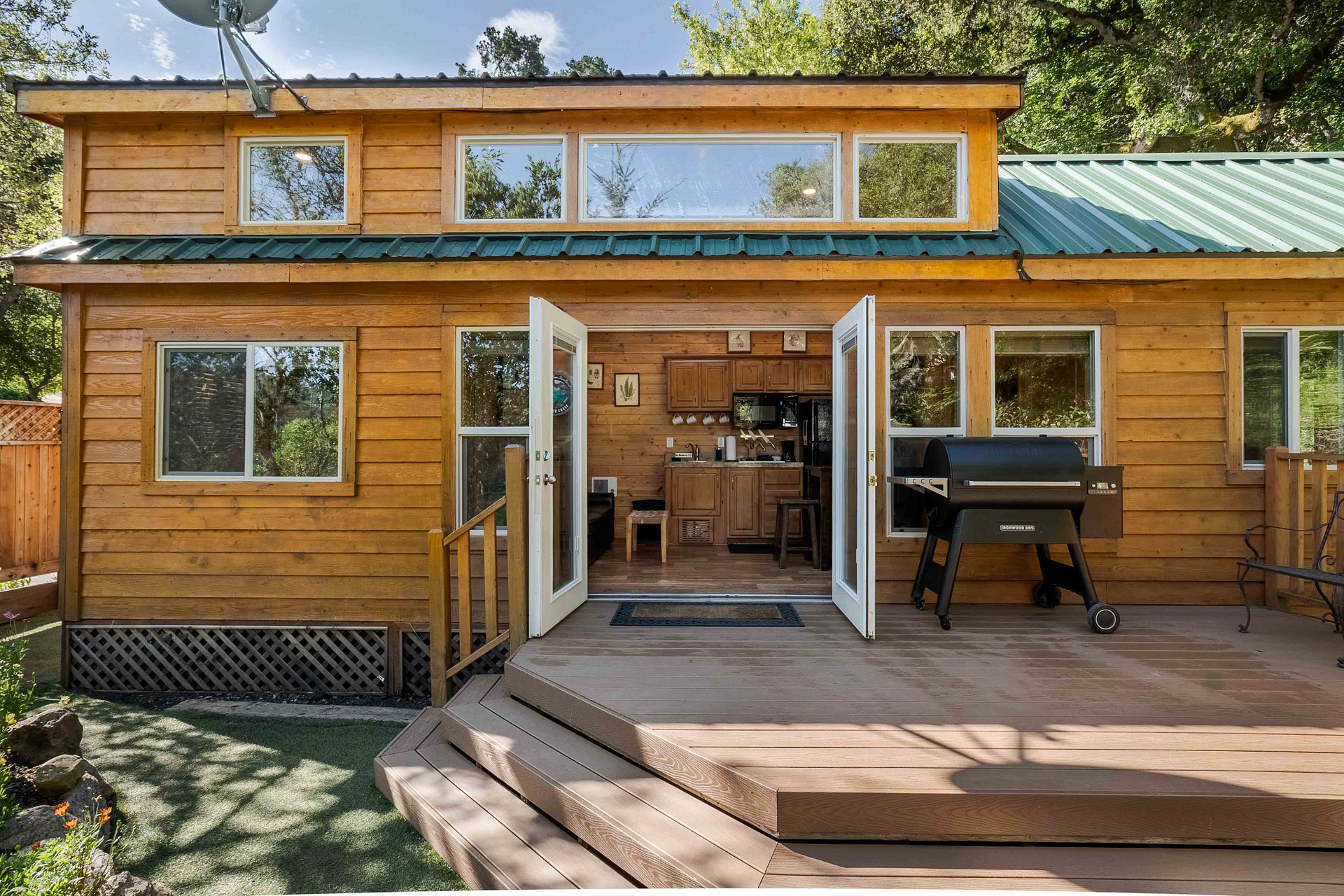 Cabin 1 outdoor area