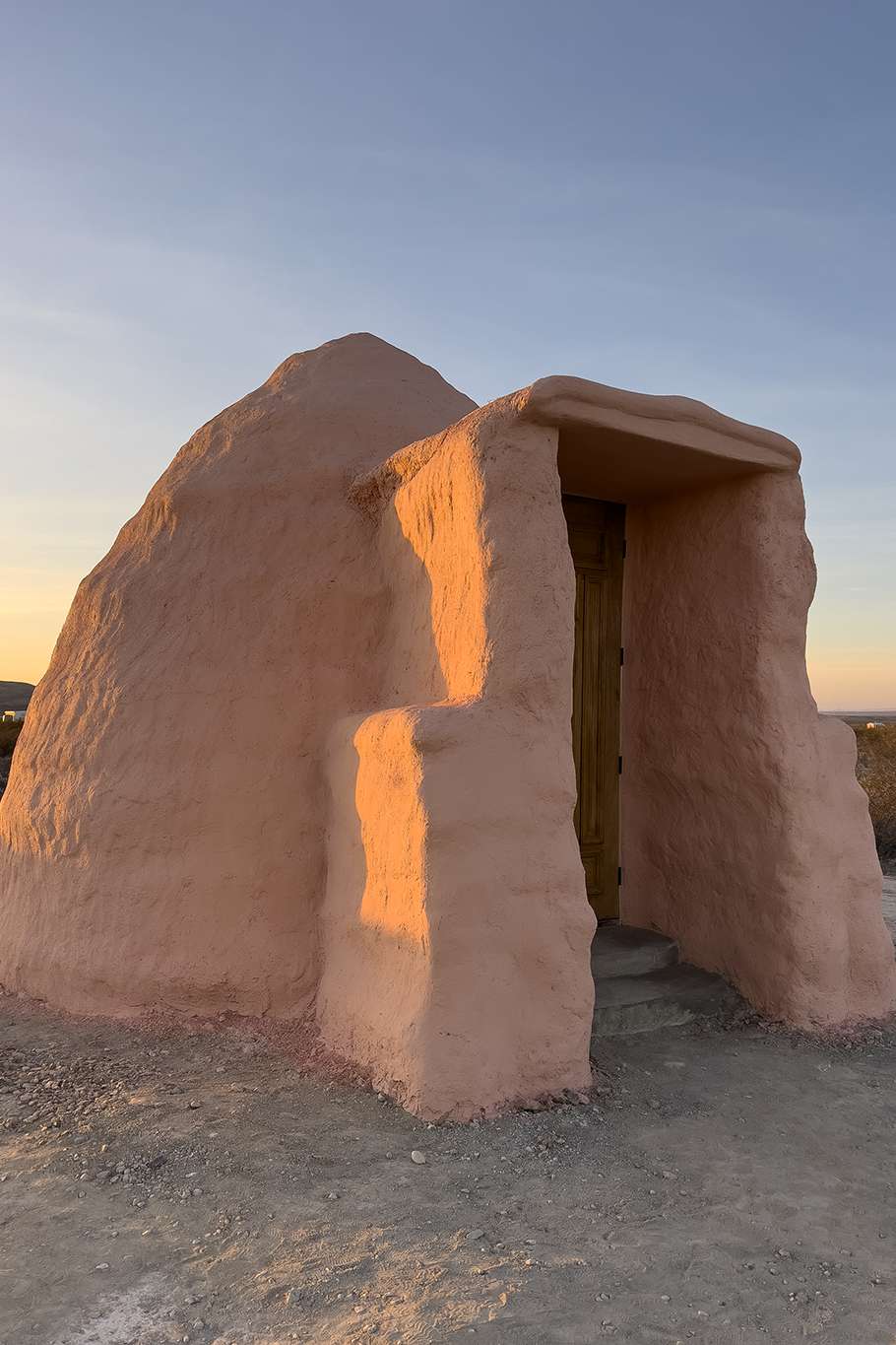 Welcome to your D(H)ome.
An artisan-style, cave-like abode that was created in alignment with both your body & our planet.