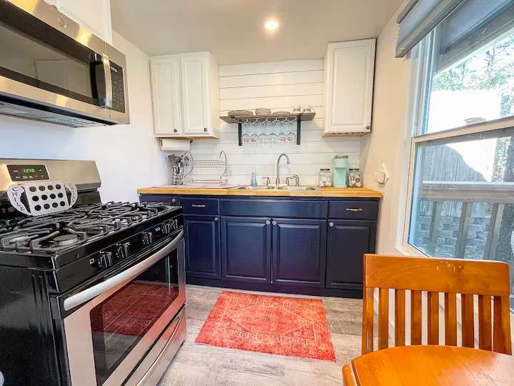 Renovated 1950s Cabin with hot tub