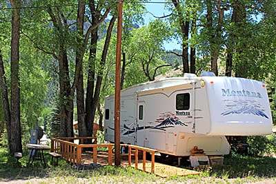 Blue Creek Lodge