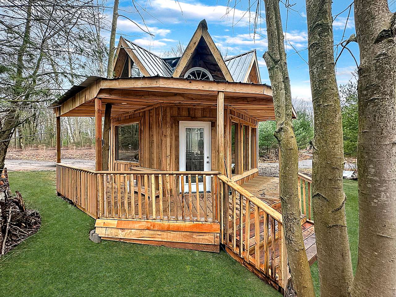 Glamping Getaway-Hike, Grill, Fire