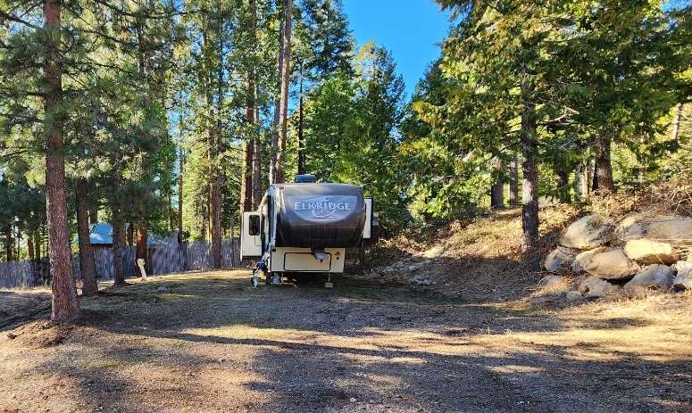 16 spots with hook-ups 