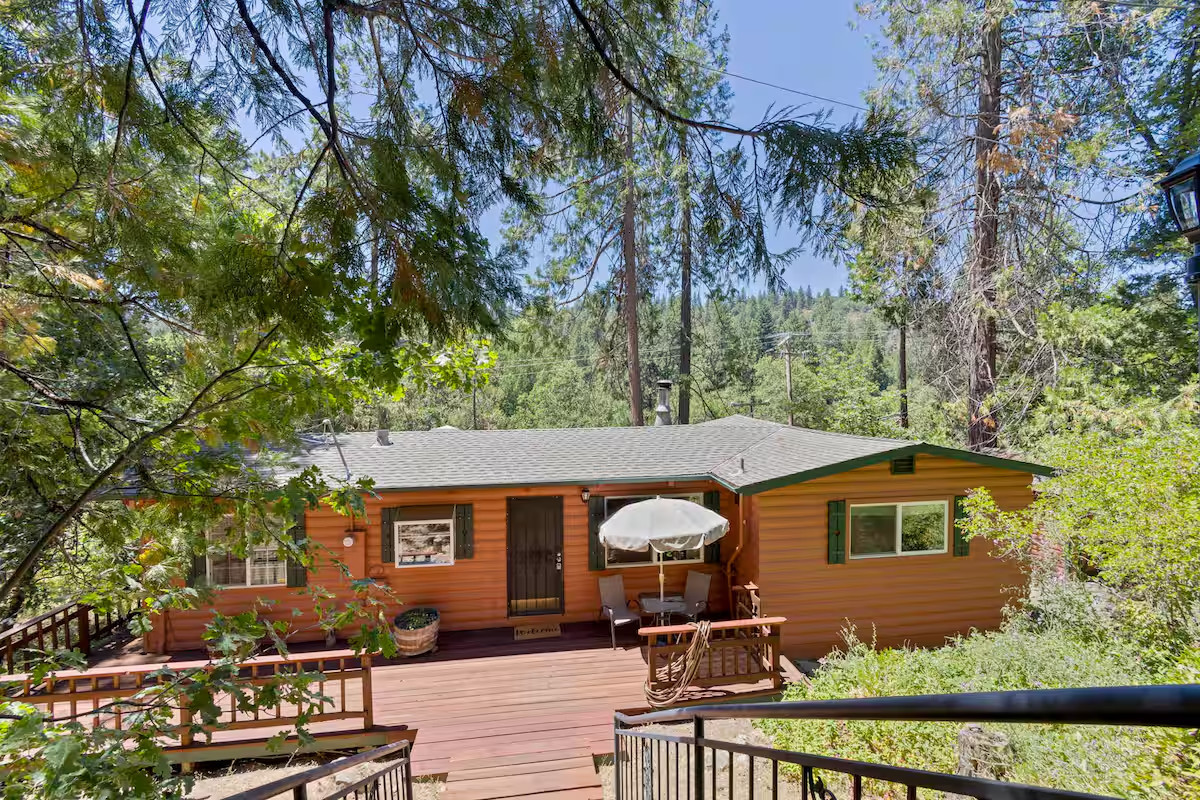 Little Red Cabin in Twain Harte, King Bed