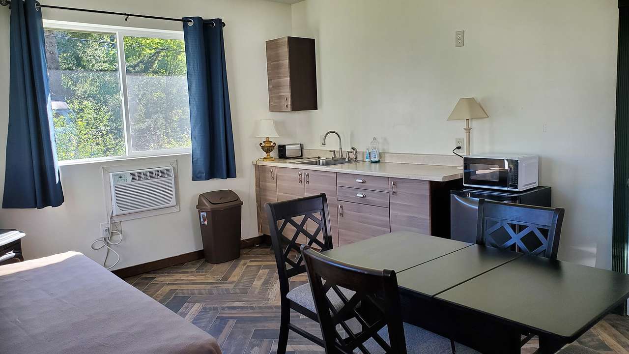 Dog and Wind Mountain RV Park