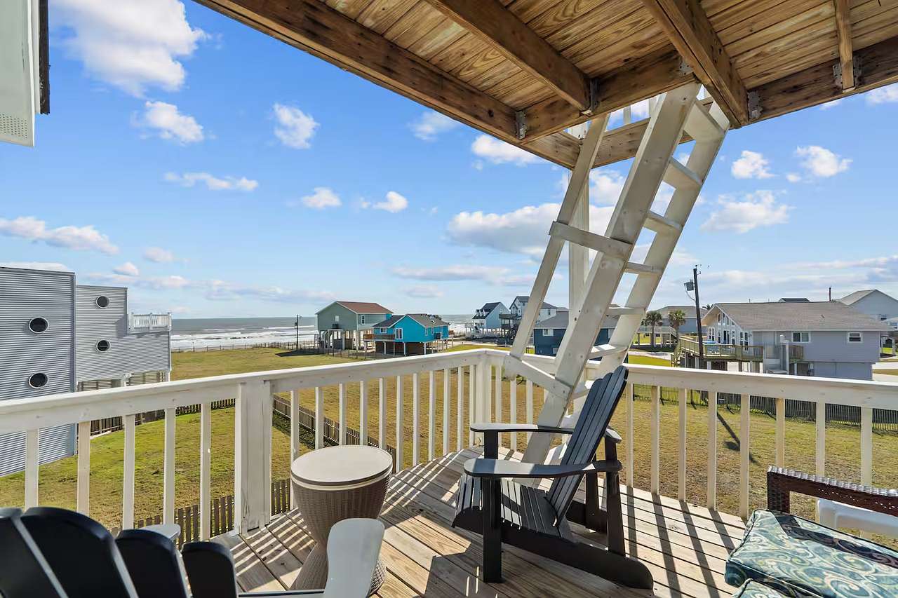 Beachfront  Unobstructed Views, 3/3