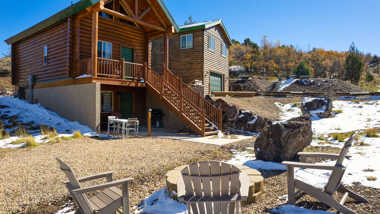 Starlit-Ridge.com Off-grid Camping
