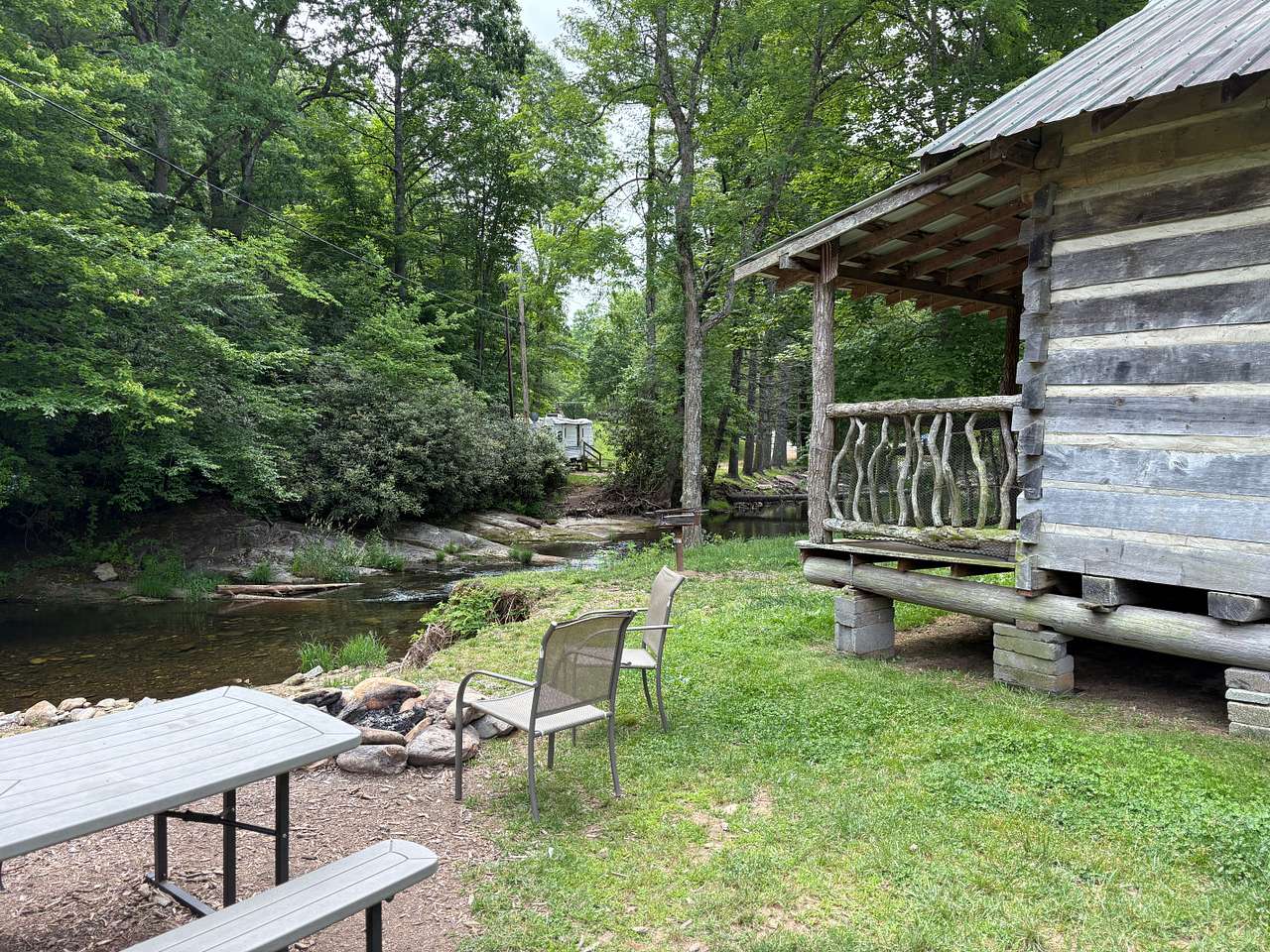 At the Ridge Camp-Riverside Escapes