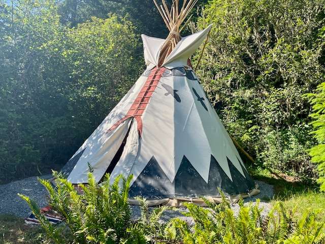 Secluded Tipi Glamping w/Breakfast