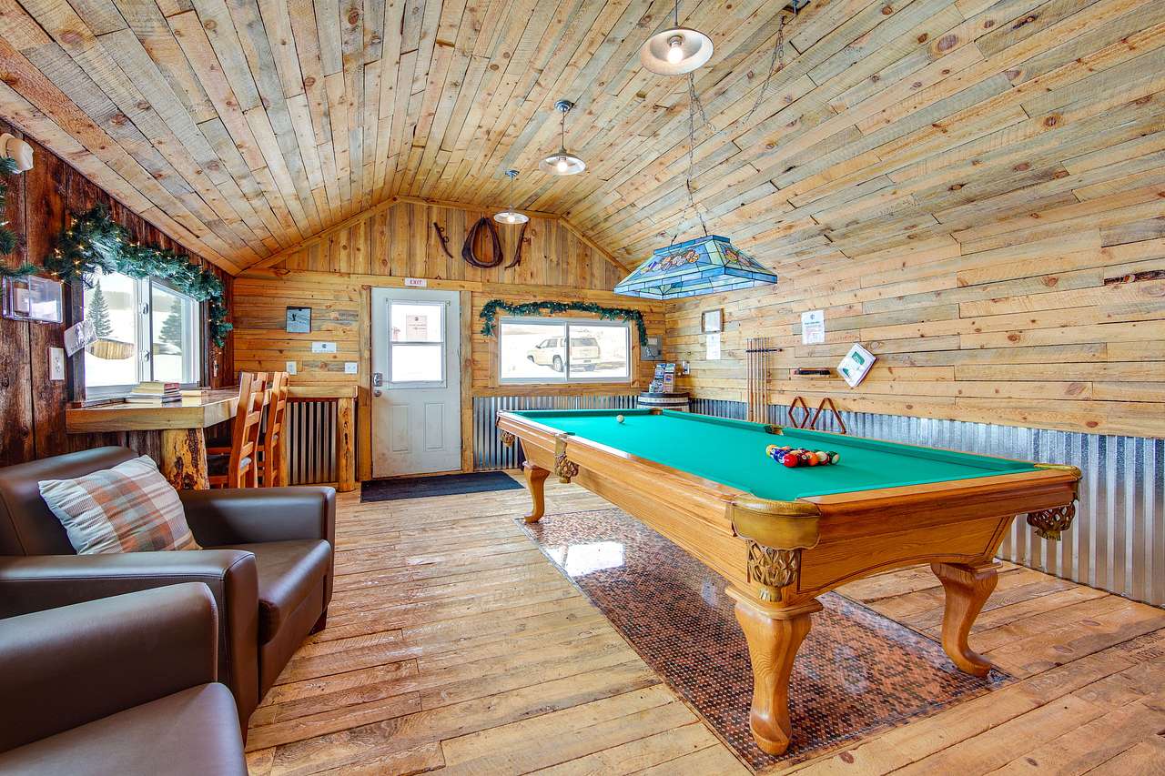 The Hitchin' Post has a pool table and darts for guests to unwind and enjoy time together.