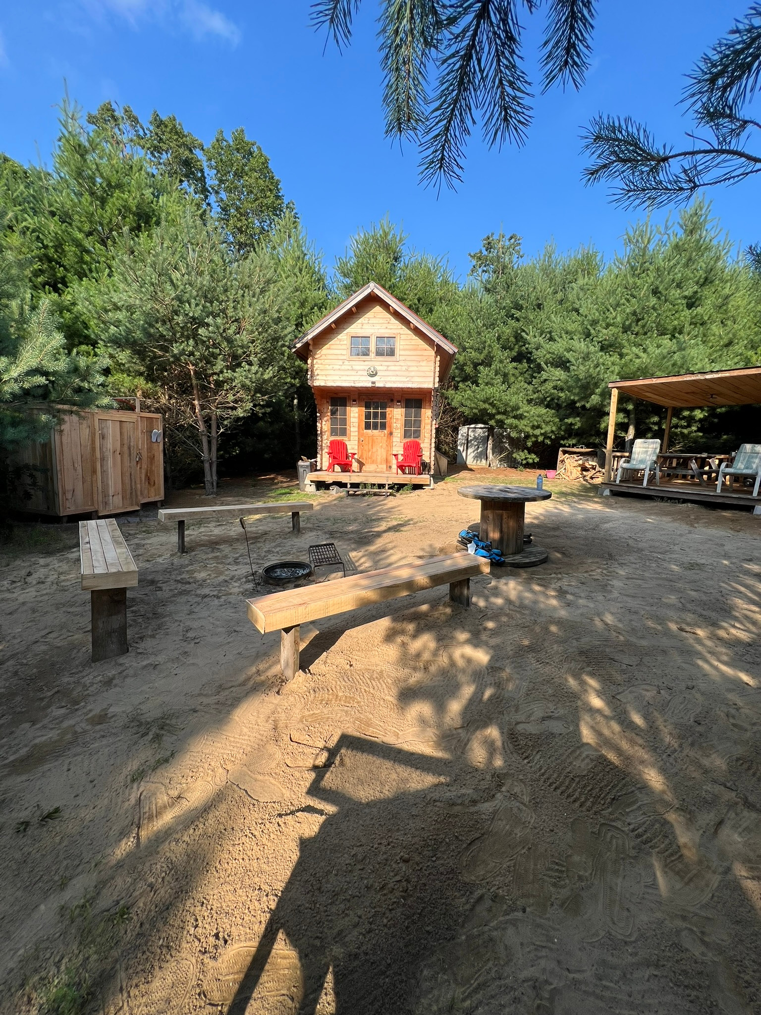 Cozy Woodland Bunkie-Outdoor Shower